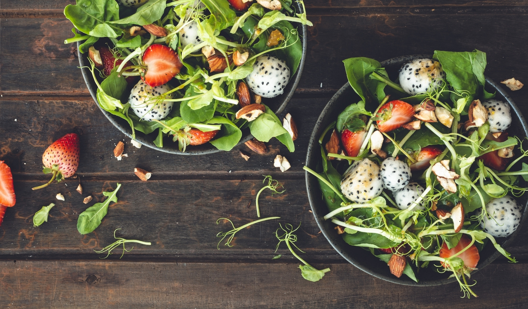 Spinach and strawberry salad with almonds with Spiralz Garlic Immune Booster Concentrated Shots.